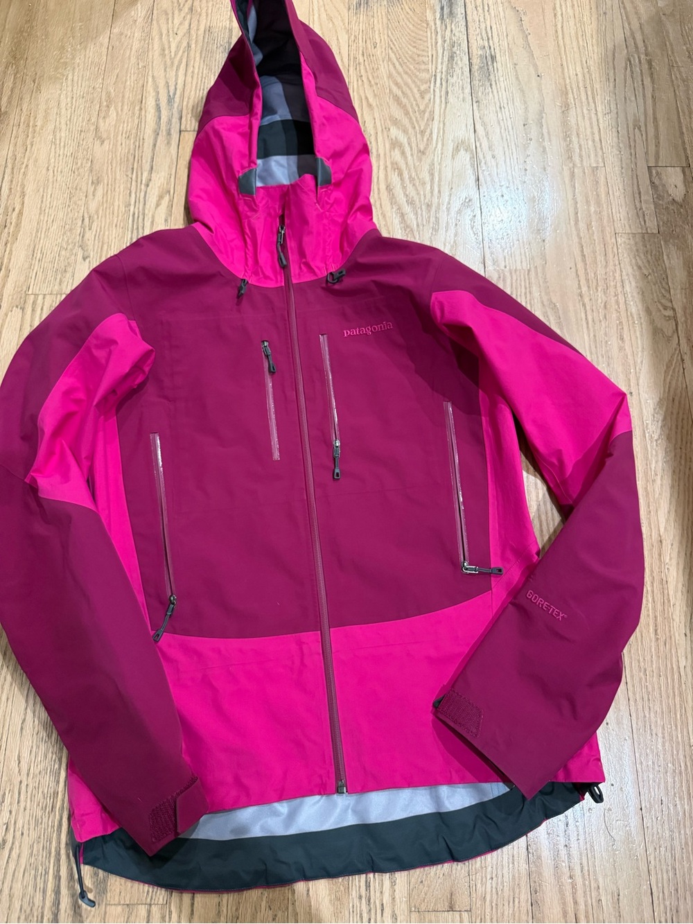 Patagonia Two-Tone Magenta Gortex Triolet Rain/Explorer Jacket